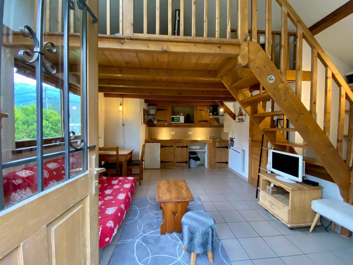 Grenier Savoyard Villa Verchaix Bagian luar foto